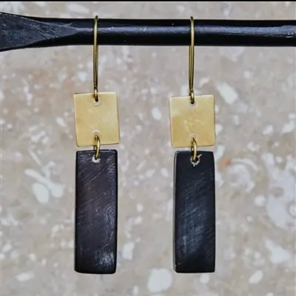 NWT Tidore Linked Square and Rectangle Dark Horn Brass Dangle Earrings! NEW!